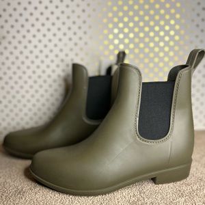 Women’s Olive Green Leather Boots Size 7